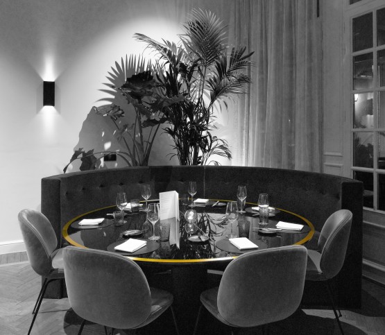 restaurant ronde tafel goud, restaurant round table gold